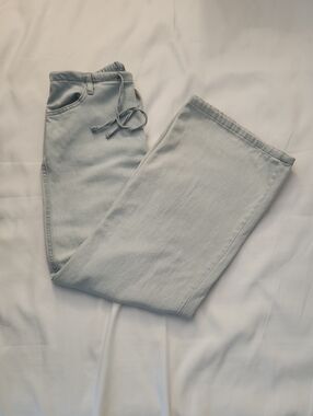 Women's Vanilla Star Jeans. Light Wash Denim W/Elastic Waistband. Relaxed Fit.